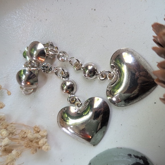 Elegant Silver Heart Drop Earrings - Picture 4 of 6
